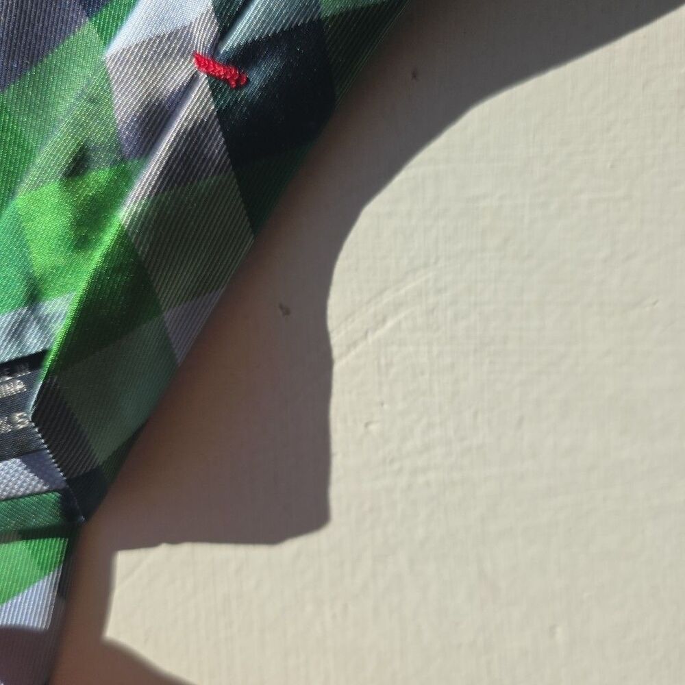 Tommy Hilfiger Mens Silk Necktie Green Blue Geometric Plaid Preppy Corp Tie - Picture 4 of 6